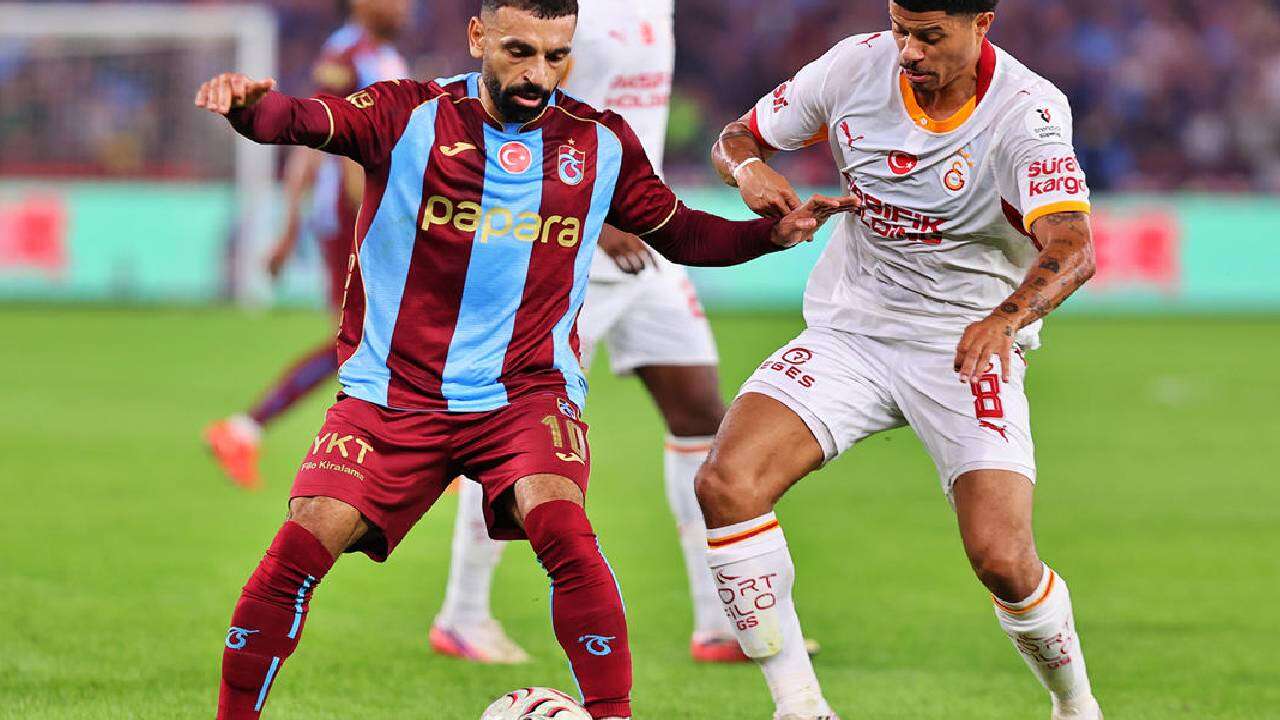 Galatasaray'da Okan Buruk'la ipler koptu: Çok sinirlendi, iki isim devre arasında gidiyor! 2